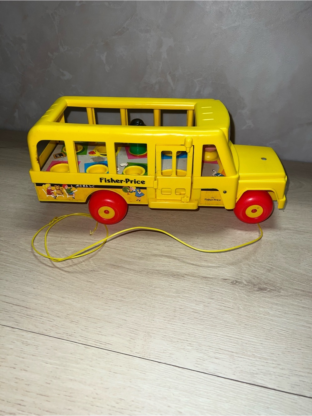 Vintage 1965 Fisher Price Little People School Bus #192 w/ Driver & 2 Passengers
